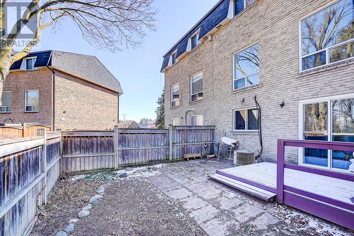 40 Henderson Drive, Aurora, Ontario  L4G 3L2 - Photo 33 - N12968650