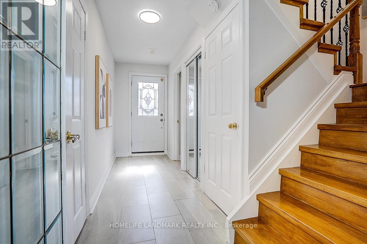 40 Henderson Drive, Aurora, Ontario  L4G 3L2 - Photo 5 - N12968650