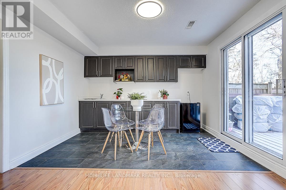 40 Henderson Drive, Aurora, Ontario  L4G 3L2 - Photo 6 - N12968650