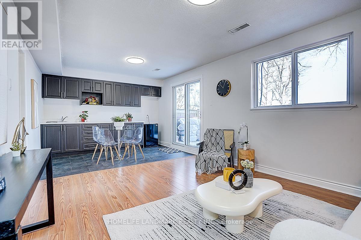 40 Henderson Drive, Aurora, Ontario  L4G 3L2 - Photo 9 - N12968650