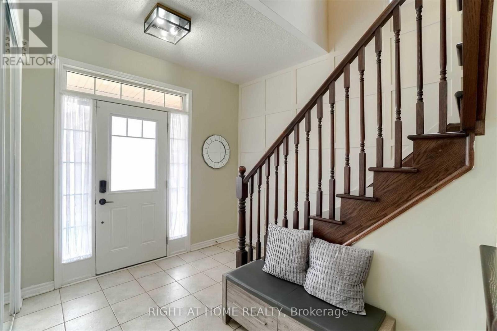 1230 Biason Circle, Milton, Ontario  L9T 8S8 - Photo 5 - W12964632