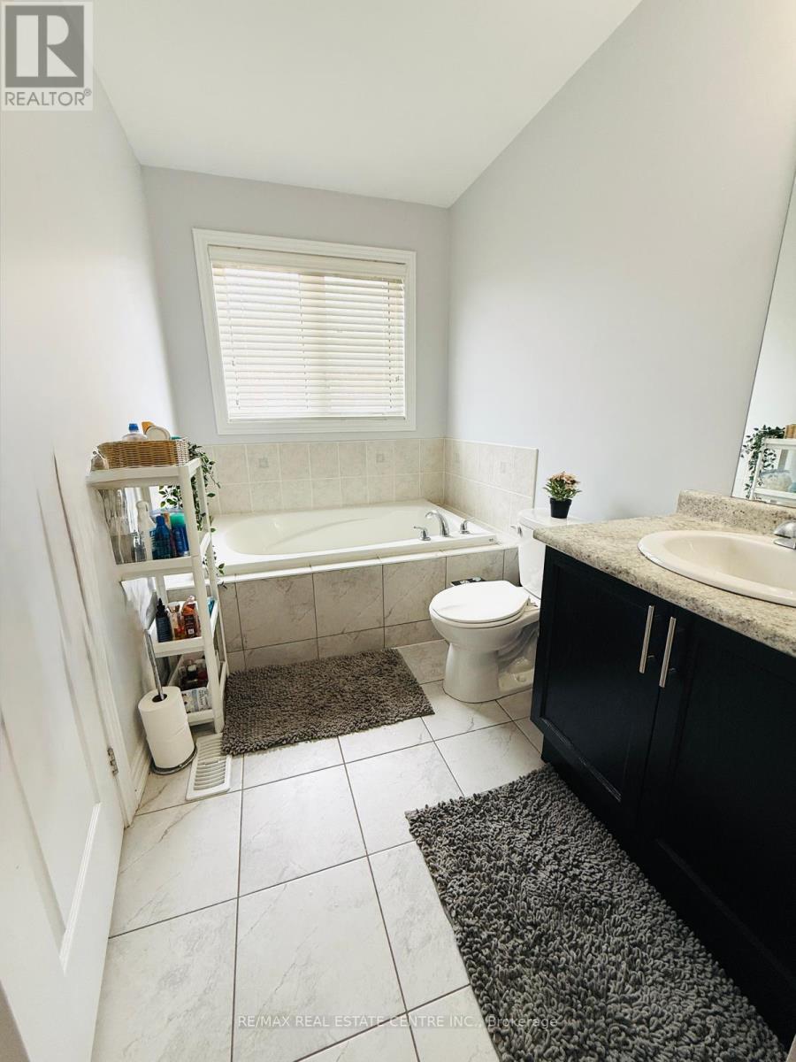 47 Crumlin Crescent, Brampton, Ontario  L6X 0Y3 - Photo 17 - W12968630