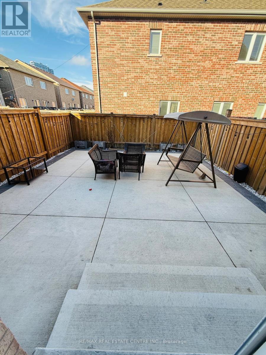 47 Crumlin Crescent, Brampton, Ontario  L6X 0Y3 - Photo 18 - W12968630