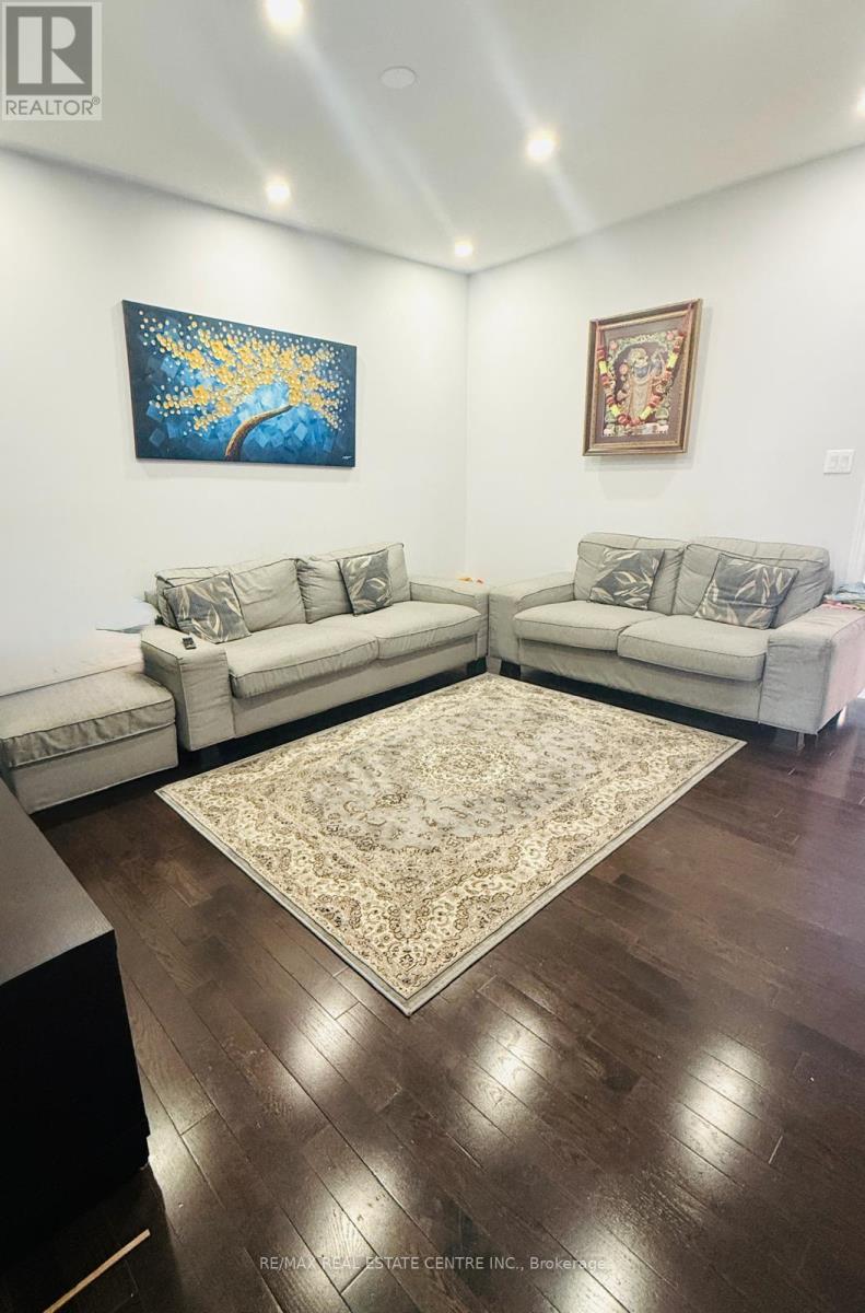 47 Crumlin Crescent, Brampton, Ontario  L6X 0Y3 - Photo 2 - W12968630