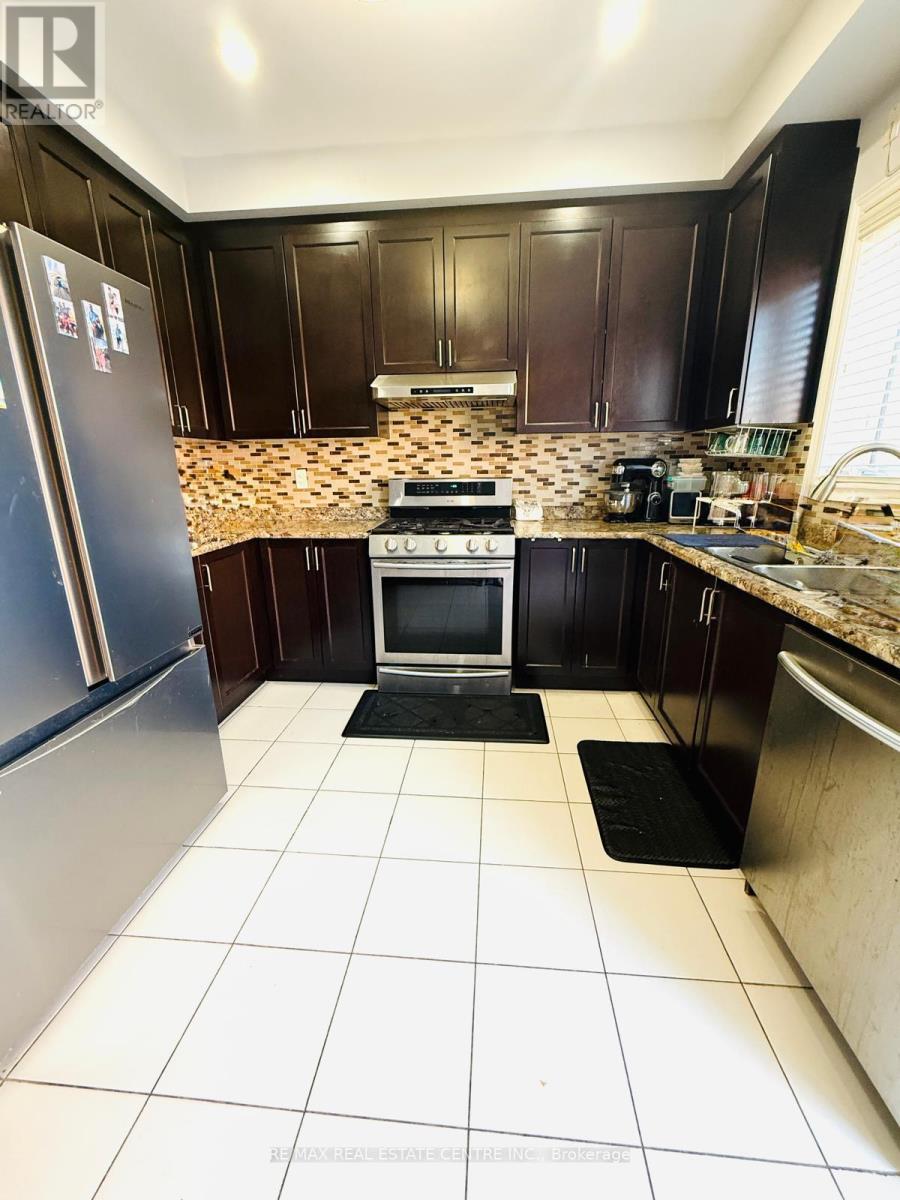 47 Crumlin Crescent, Brampton, Ontario  L6X 0Y3 - Photo 5 - W12968630