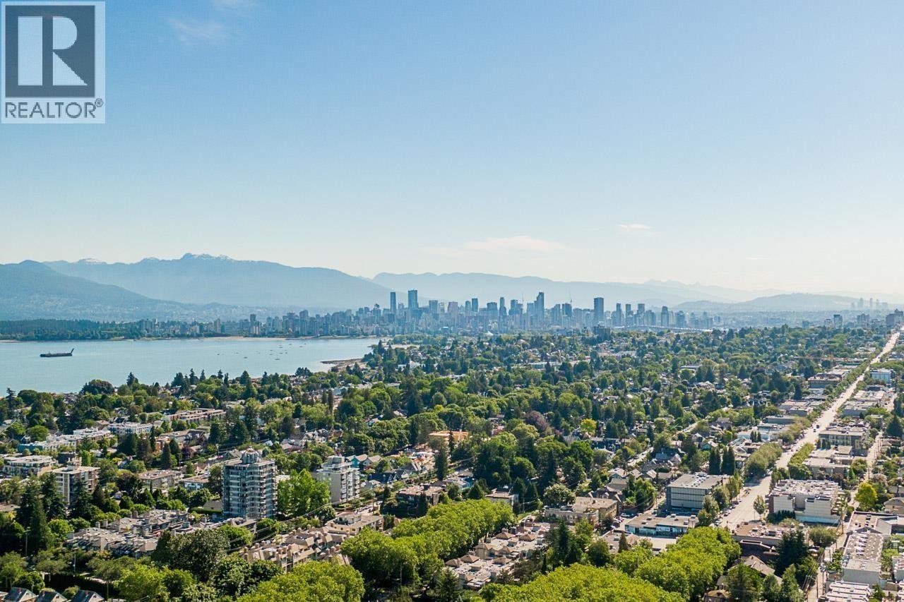 3945 W 10th Avenue, Vancouver, British Columbia  V6R 2G9 - Photo 2 - R3105295