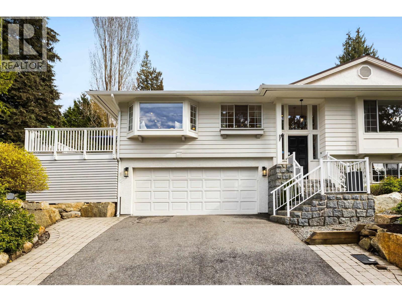 6364 Nelson Avenue, West Vancouver, British Columbia  V7W 2A4 - Photo 2 - R3107687