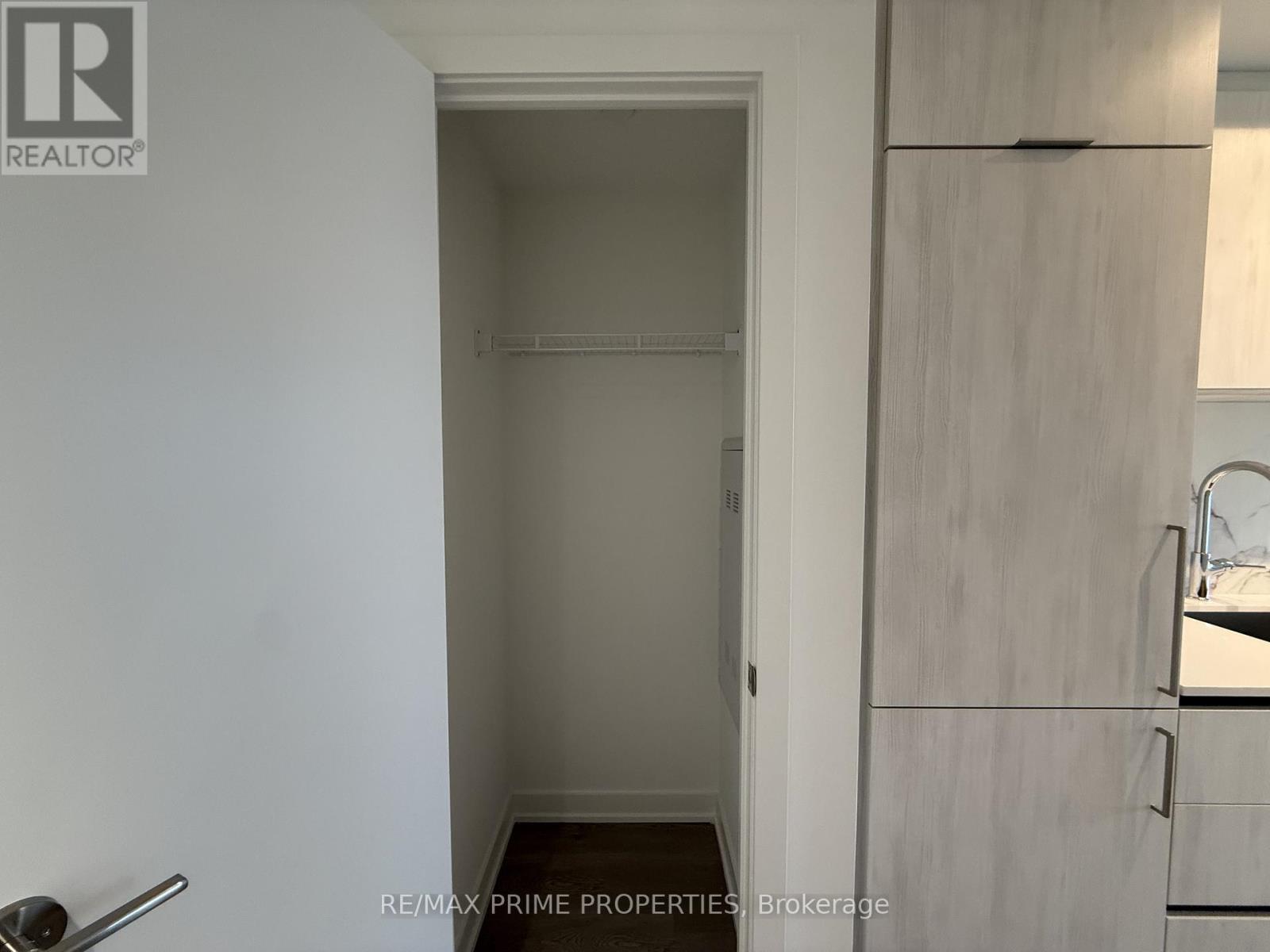 2808 - 8 Wellesley Street W, Toronto, Ontario  M4Y 0J5 - Photo 10 - C12968606