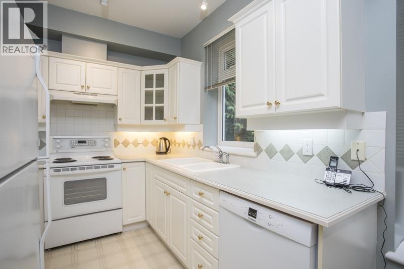 606 3001 Terravista Place, Port Moody, British Columbia V3H 5A2 - Photo 8 - R3108235