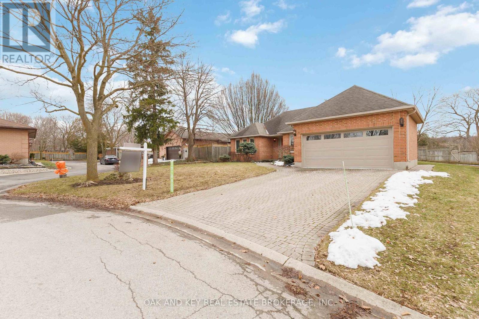 31 Green Hedge Lane, London North, Ontario  N6H 4Z3 - Photo 3 - X12968658