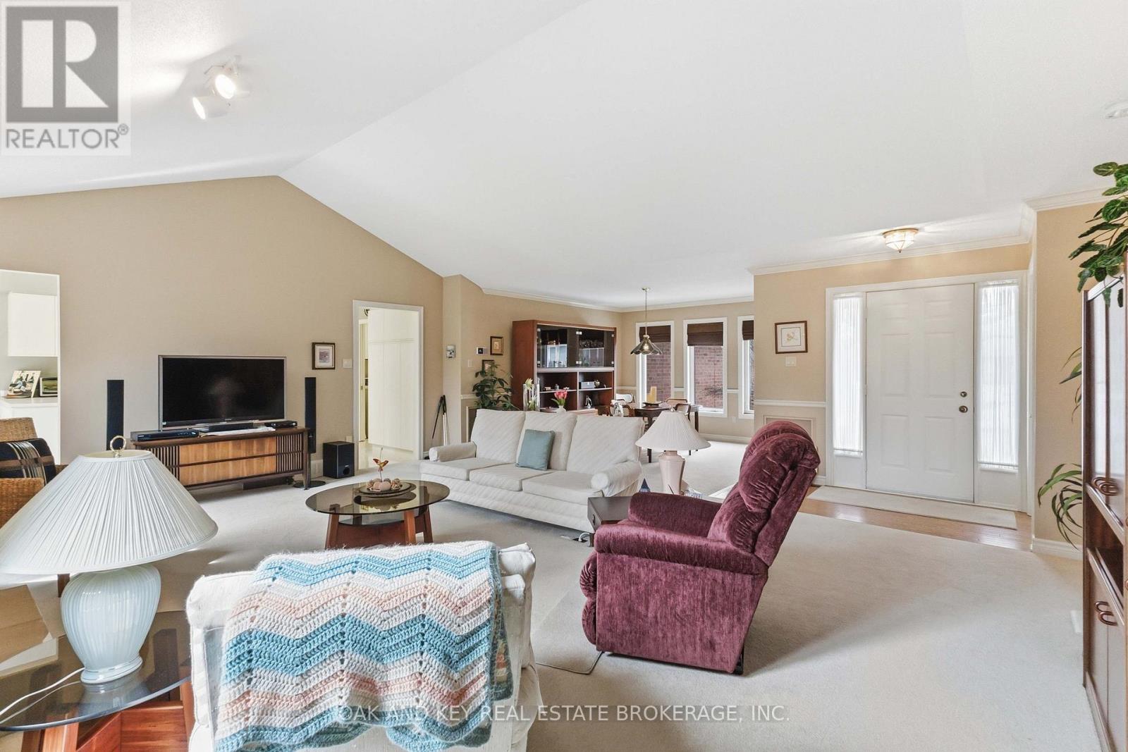 31 Green Hedge Lane, London North, Ontario  N6H 4Z3 - Photo 9 - X12968658