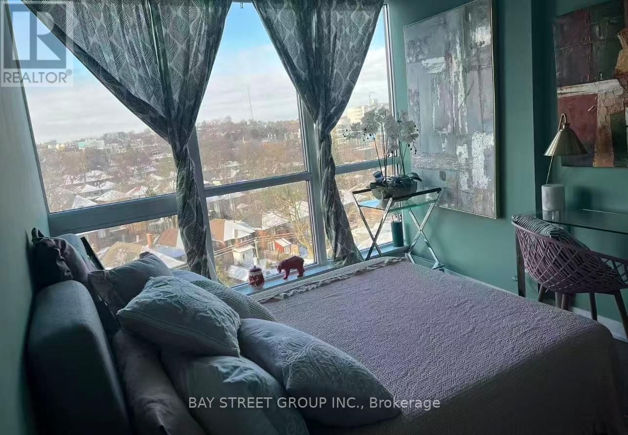 911(Master Bedroom) - 60 Berwick Avenue, Toronto, Ontario  M5P 1H1 - Photo 4 - C12968668