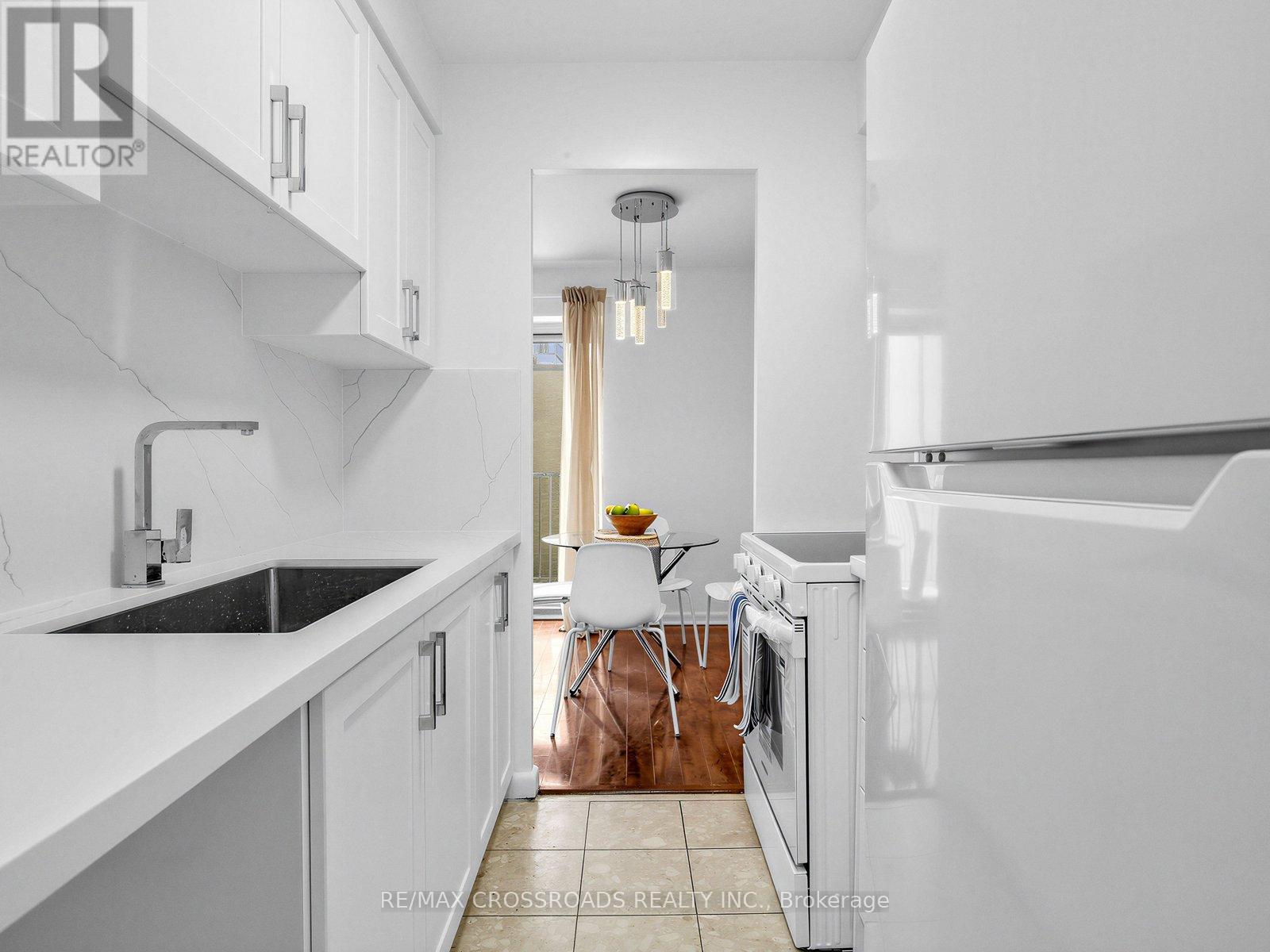 407 - 8 KINGSBRIDGE COURT, Toronto, Ontario