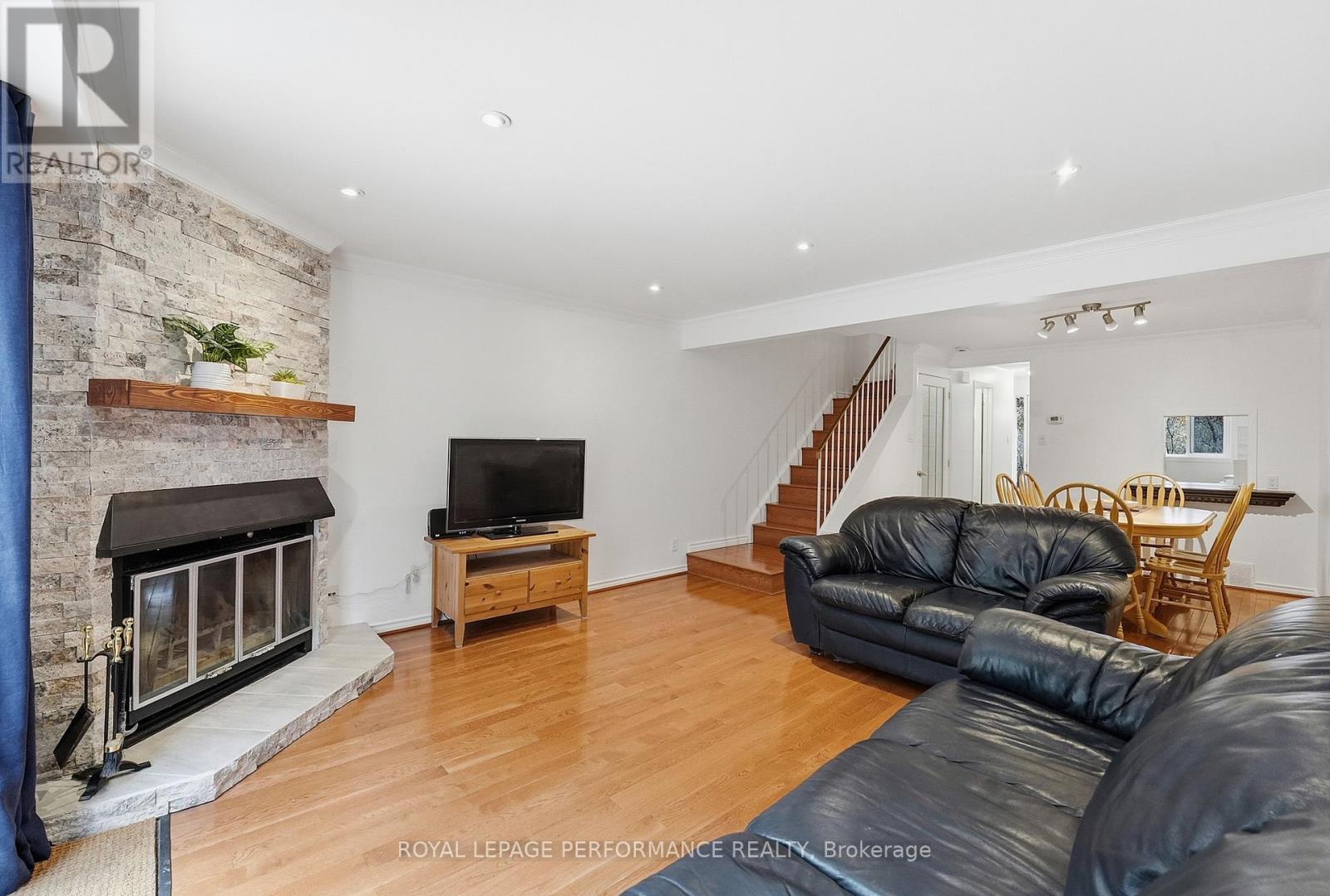 6442 Bilberry Drive, Ottawa, Ontario  K1C 4P3 - Photo 10 - X12968688