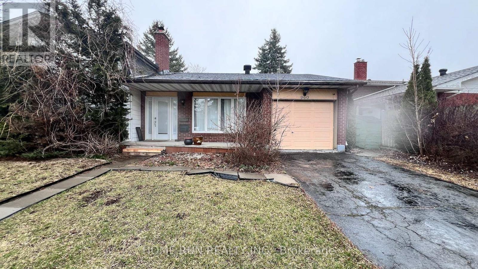 960 CAHILL DRIVE, Ottawa, Ontario