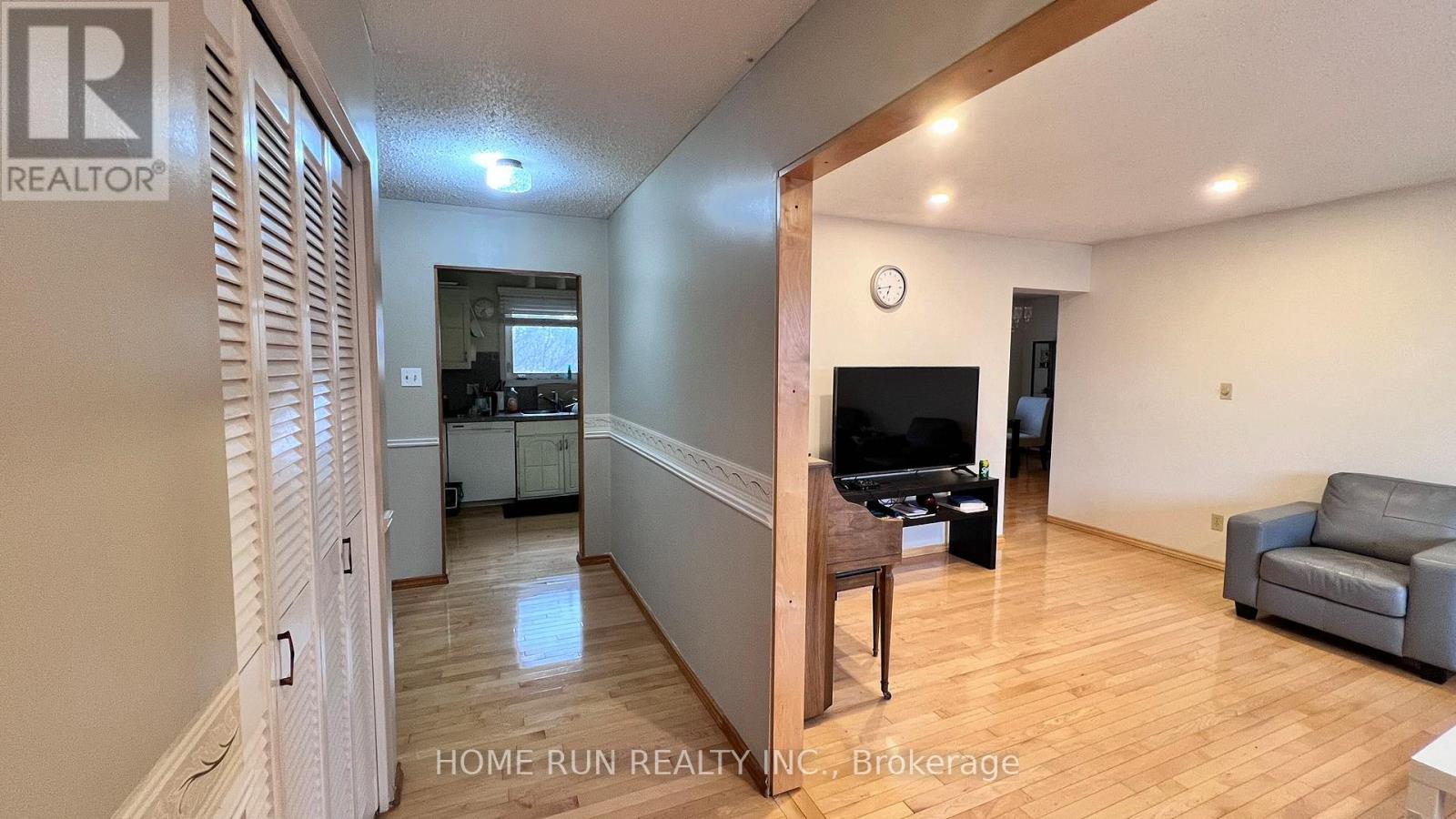 960 Cahill Drive, Ottawa, Ontario  K1V 9H8 - Photo 2 - X12968704