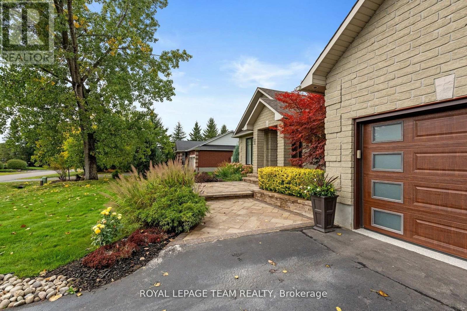 6903 Twin Lakes Avenue, Ottawa, Ontario  K4P 1P1 - Photo 5 - X12968728