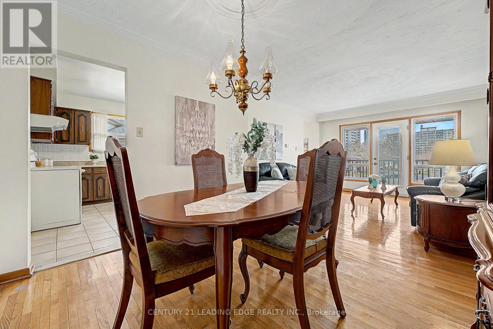 2a Fairglen Avenue, Toronto, Ontario  M1T 1G7 - Photo 11 - E12968736