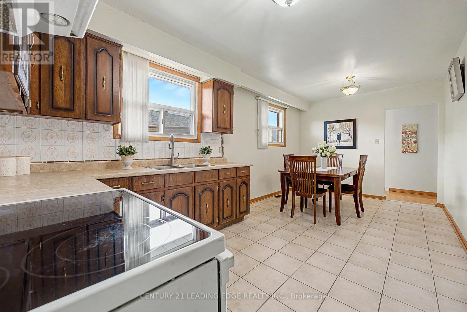 2a Fairglen Avenue, Toronto, Ontario  M1T 1G7 - Photo 12 - E12968736