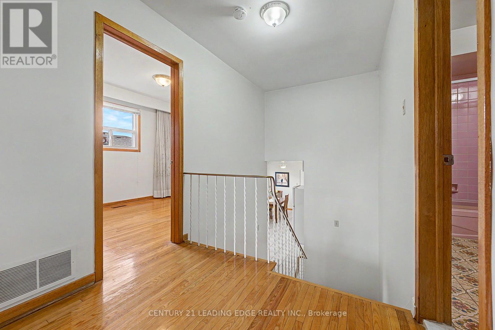 2a Fairglen Avenue, Toronto, Ontario  M1T 1G7 - Photo 17 - E12968736