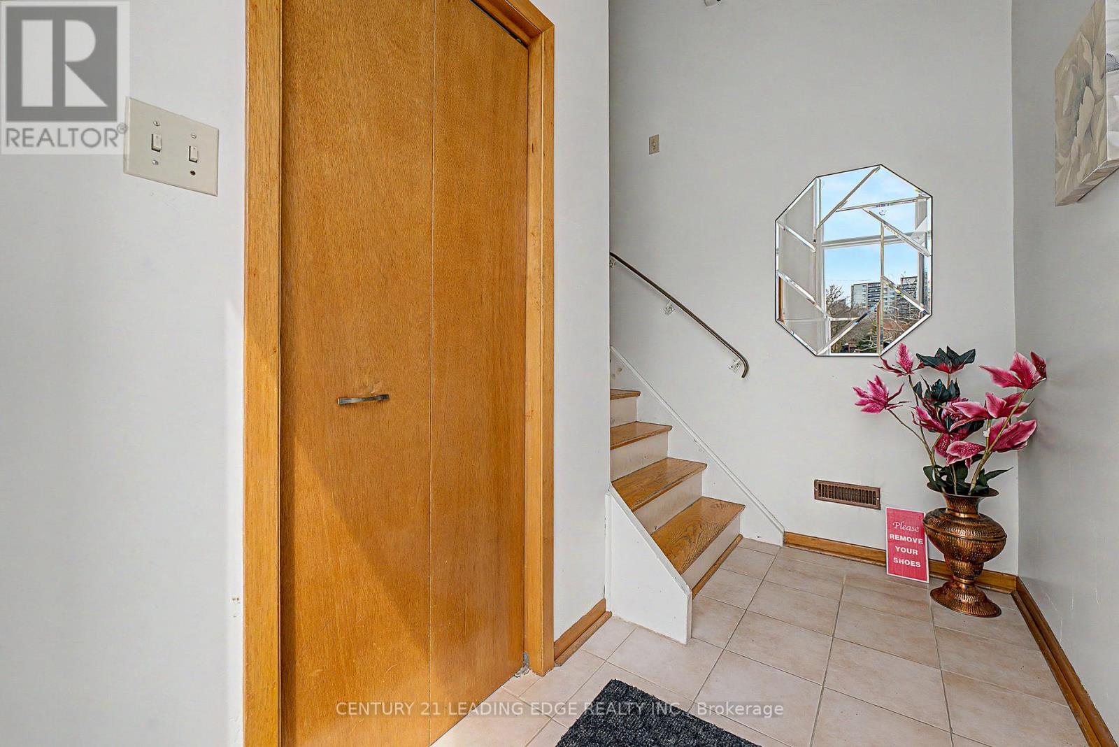 2a Fairglen Avenue, Toronto, Ontario  M1T 1G7 - Photo 4 - E12968736