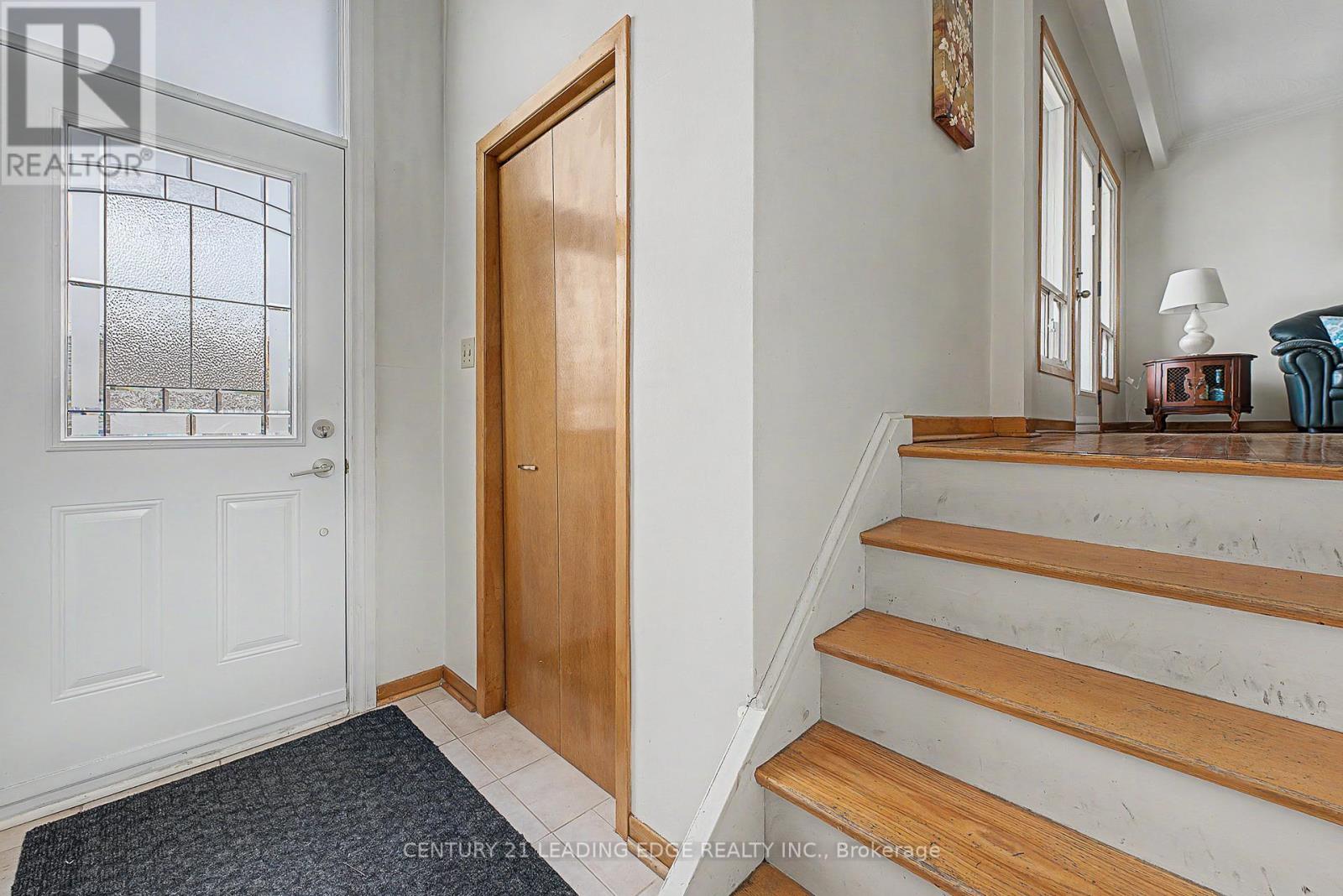 2a Fairglen Avenue, Toronto, Ontario  M1T 1G7 - Photo 5 - E12968736