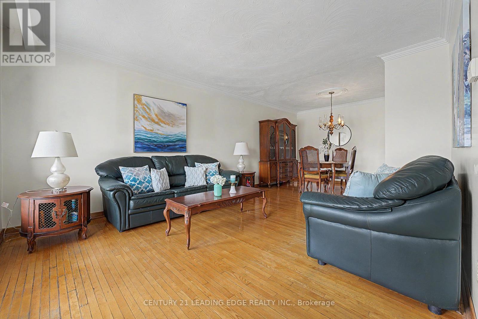 2a Fairglen Avenue, Toronto, Ontario  M1T 1G7 - Photo 6 - E12968736