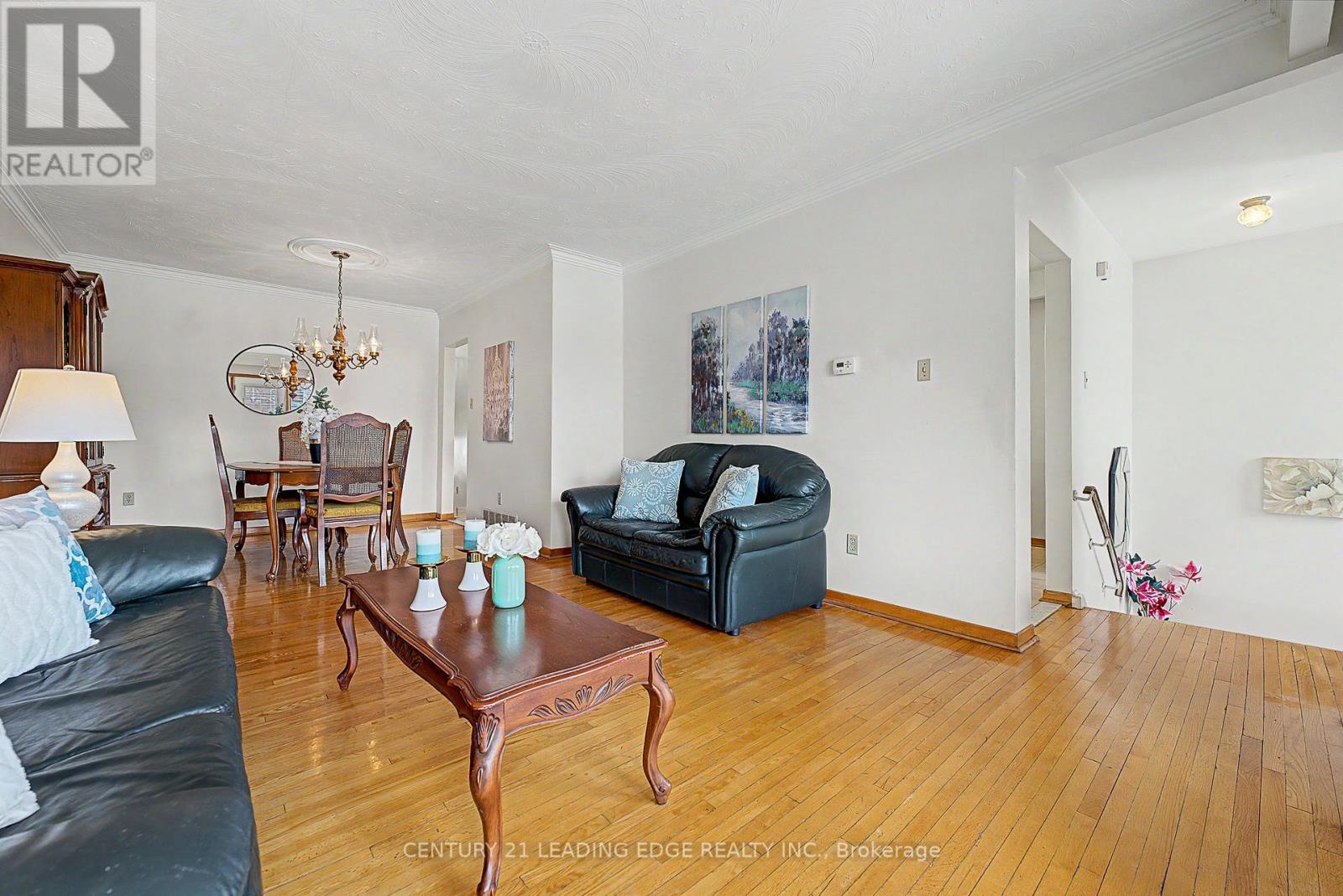 2a Fairglen Avenue, Toronto, Ontario  M1T 1G7 - Photo 7 - E12968736