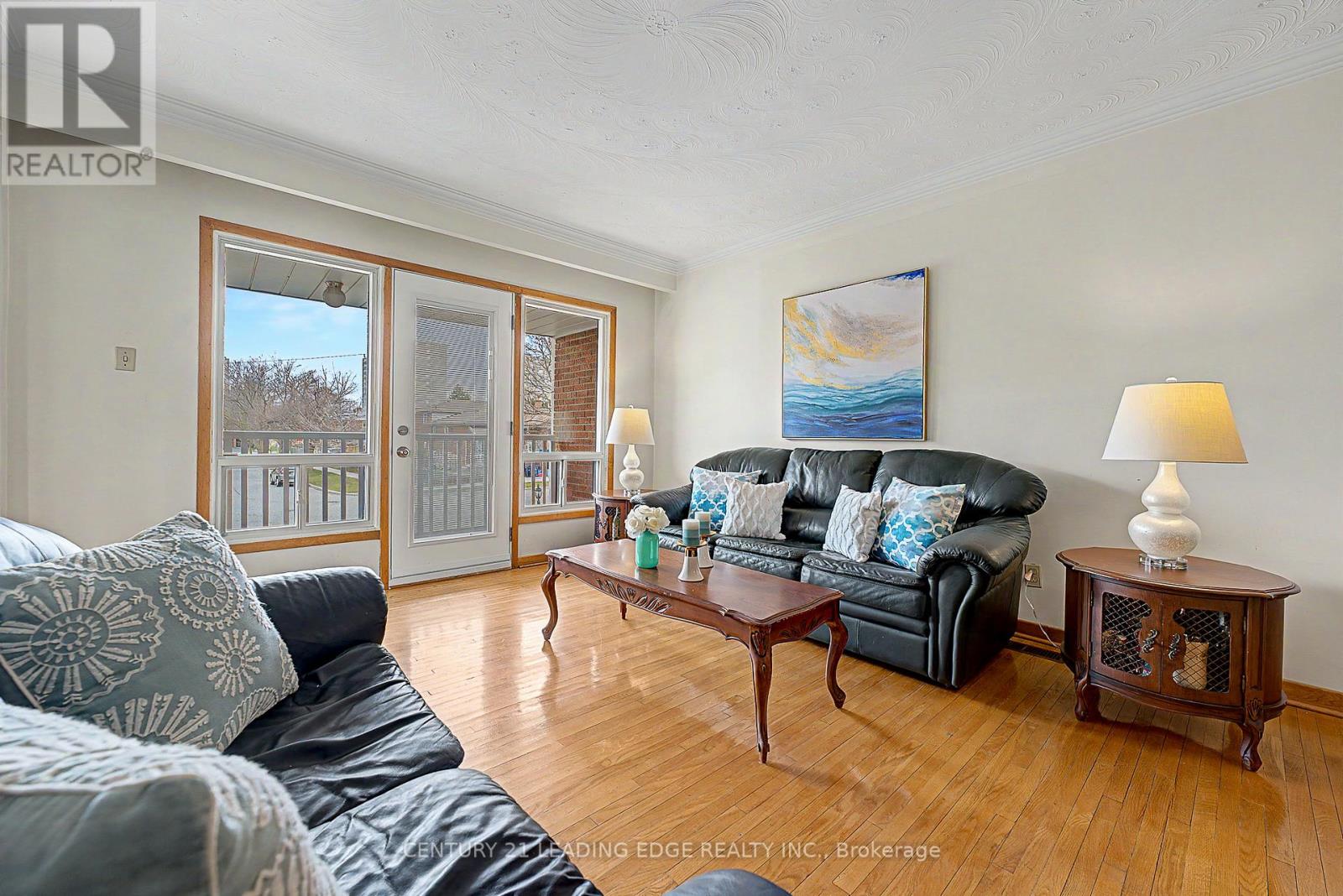 2a Fairglen Avenue, Toronto, Ontario  M1T 1G7 - Photo 8 - E12968736