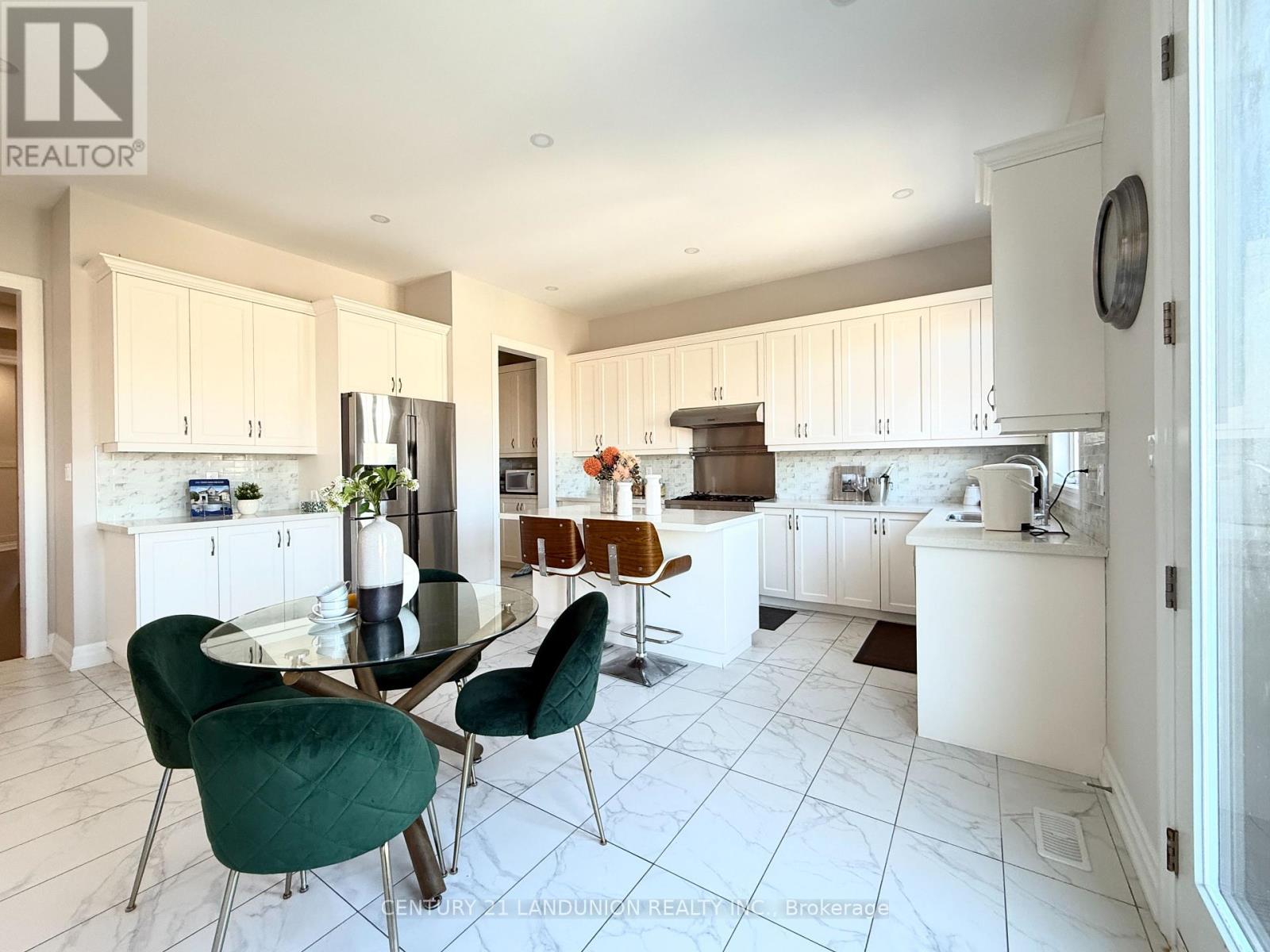 234 Touch Gold Crescent, Aurora, Ontario  L4G 3X5 - Photo 11 - N12968670