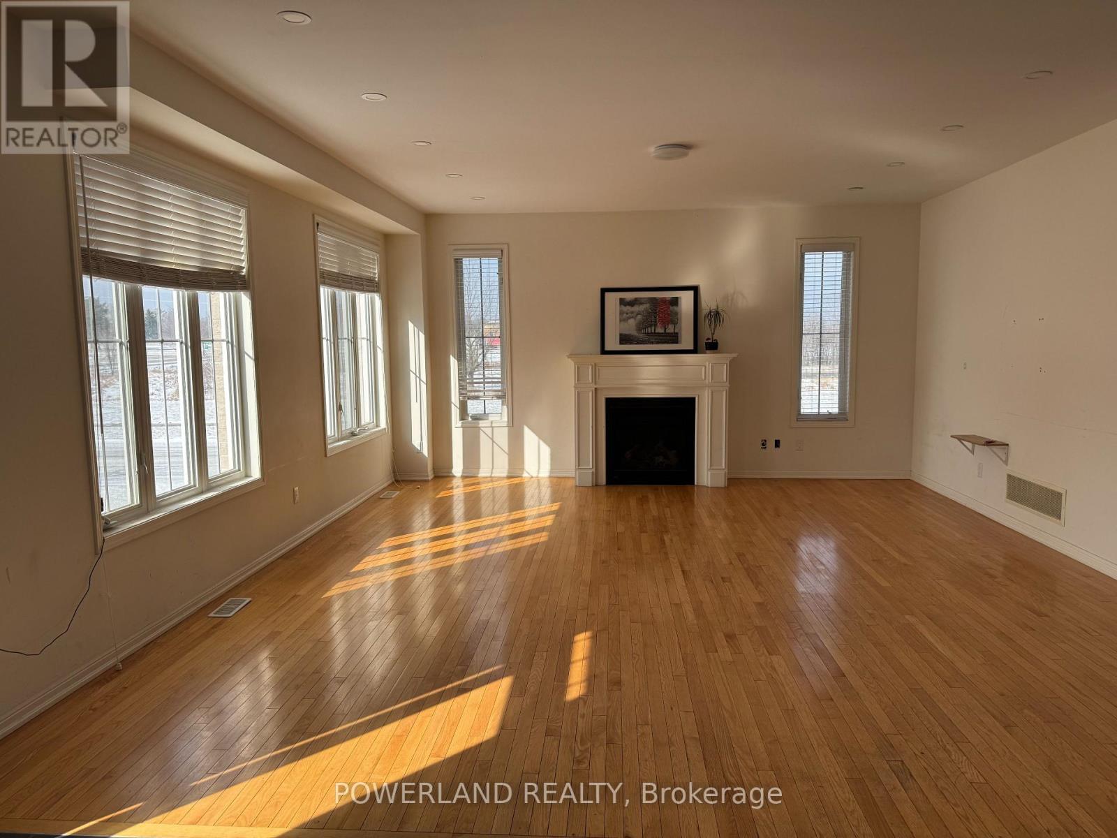 3 Fairgrounds Lane, Brock, Ontario  L0C 1H0 - Photo 2 - N12968686