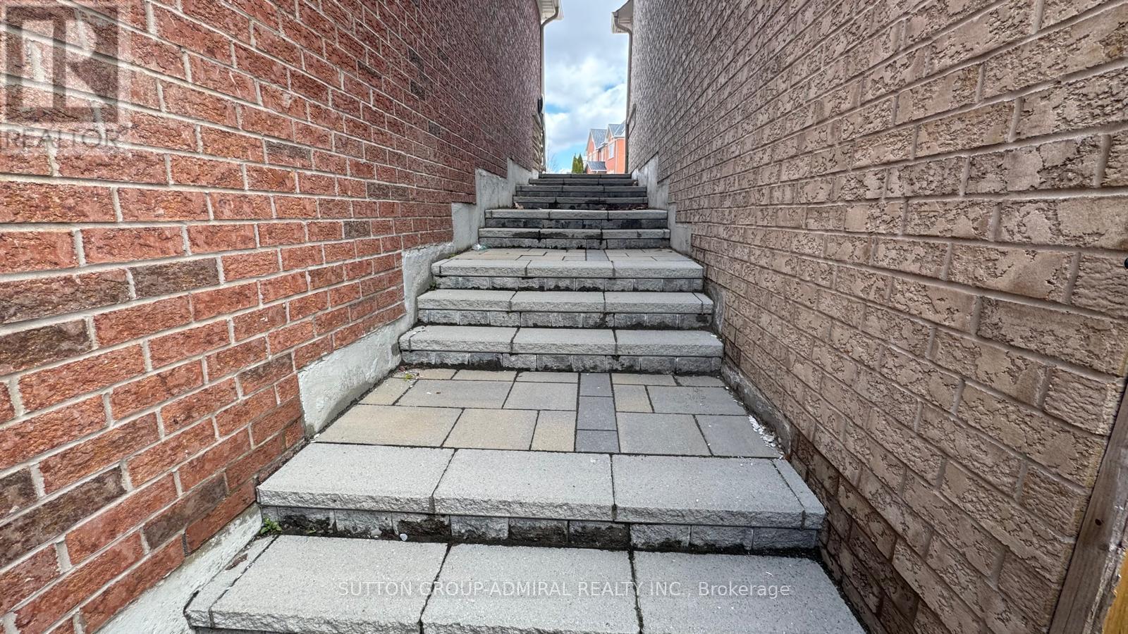 Basement - 28 Dovetail Drive, Richmond Hill, Ontario  L4E 5A9 - Photo 3 - N12968690