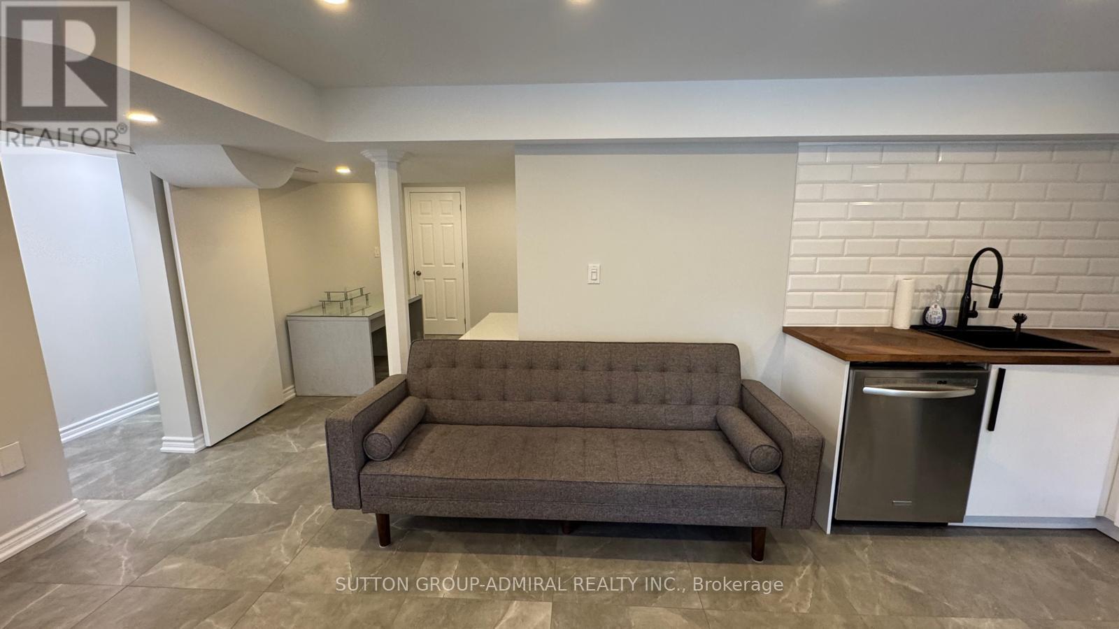 Basement - 28 Dovetail Drive, Richmond Hill, Ontario  L4E 5A9 - Photo 7 - N12968690