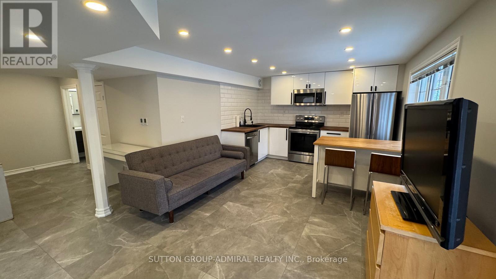 Basement - 28 Dovetail Drive, Richmond Hill, Ontario  L4E 5A9 - Photo 8 - N12968690