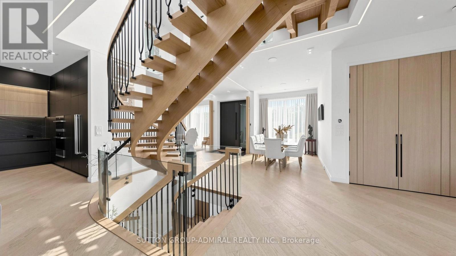 33 Thorny Brae Drive, Markham, Ontario  L3T 3G5 - Photo 9 - N12968724