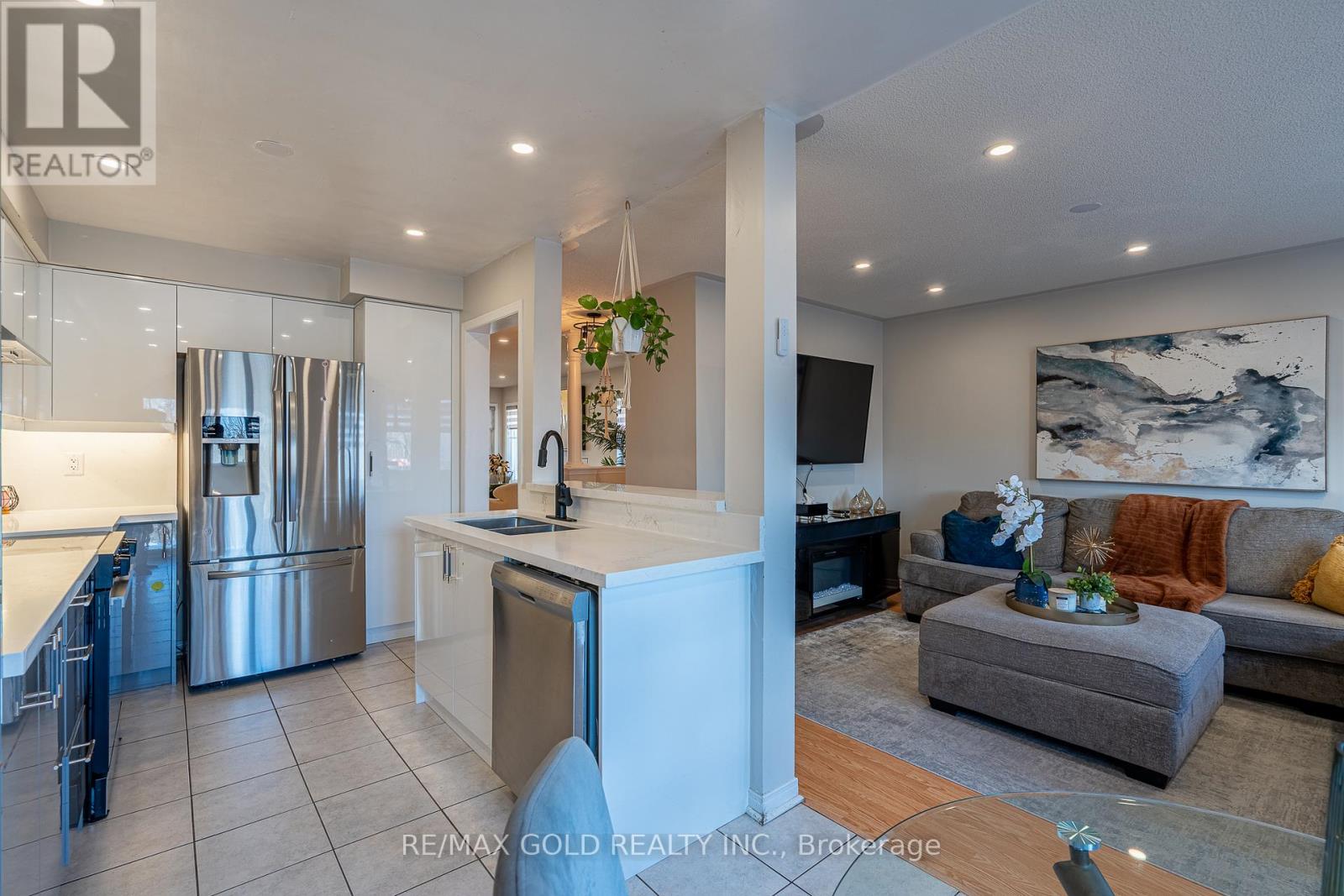 113 Rockgarden Trail, Brampton, Ontario  L6R 3N2 - Photo 12 - W12968656