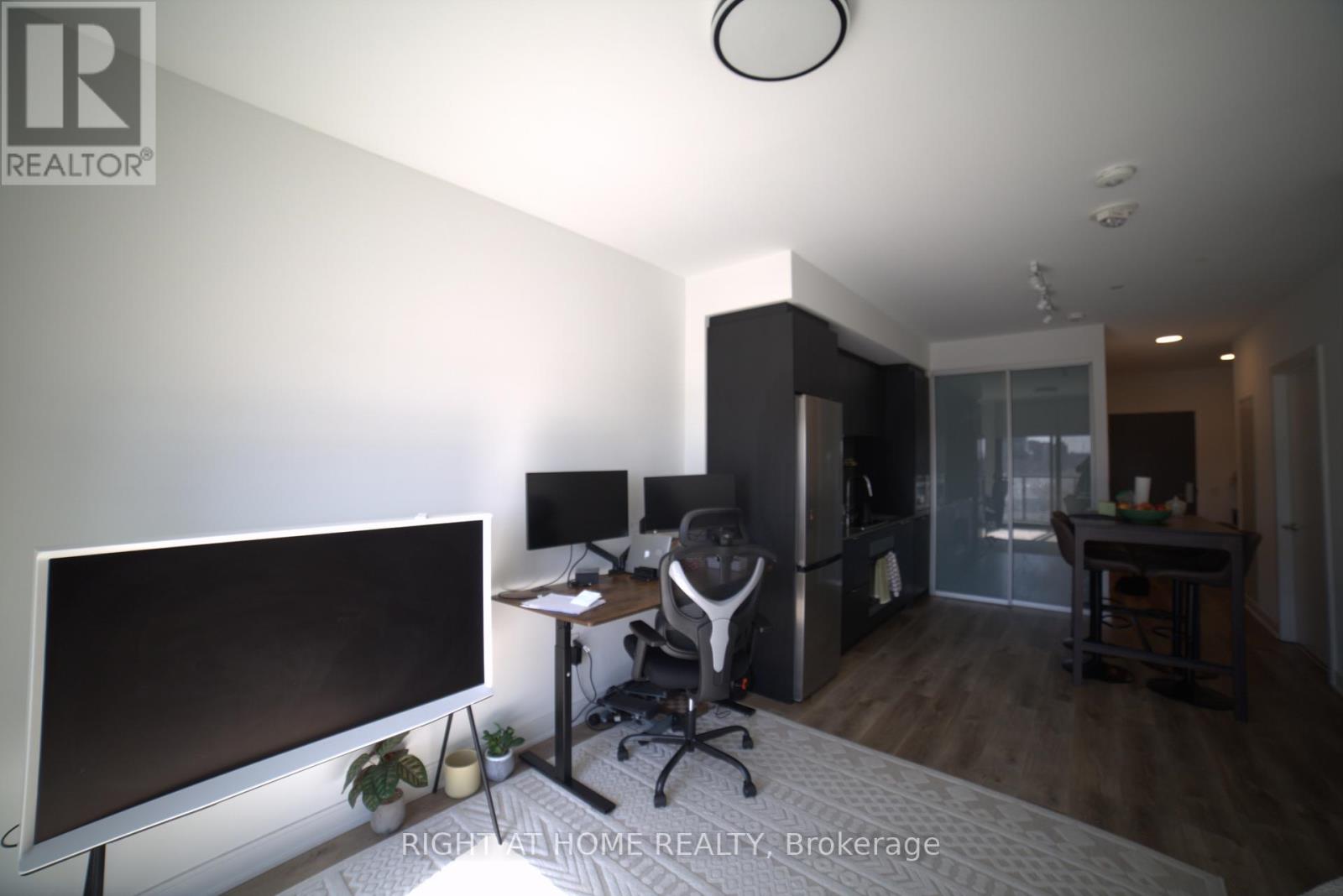 725 - 86 Dundas Street E, Mississauga, Ontario  L5A 0B1 - Photo 4 - W12968710