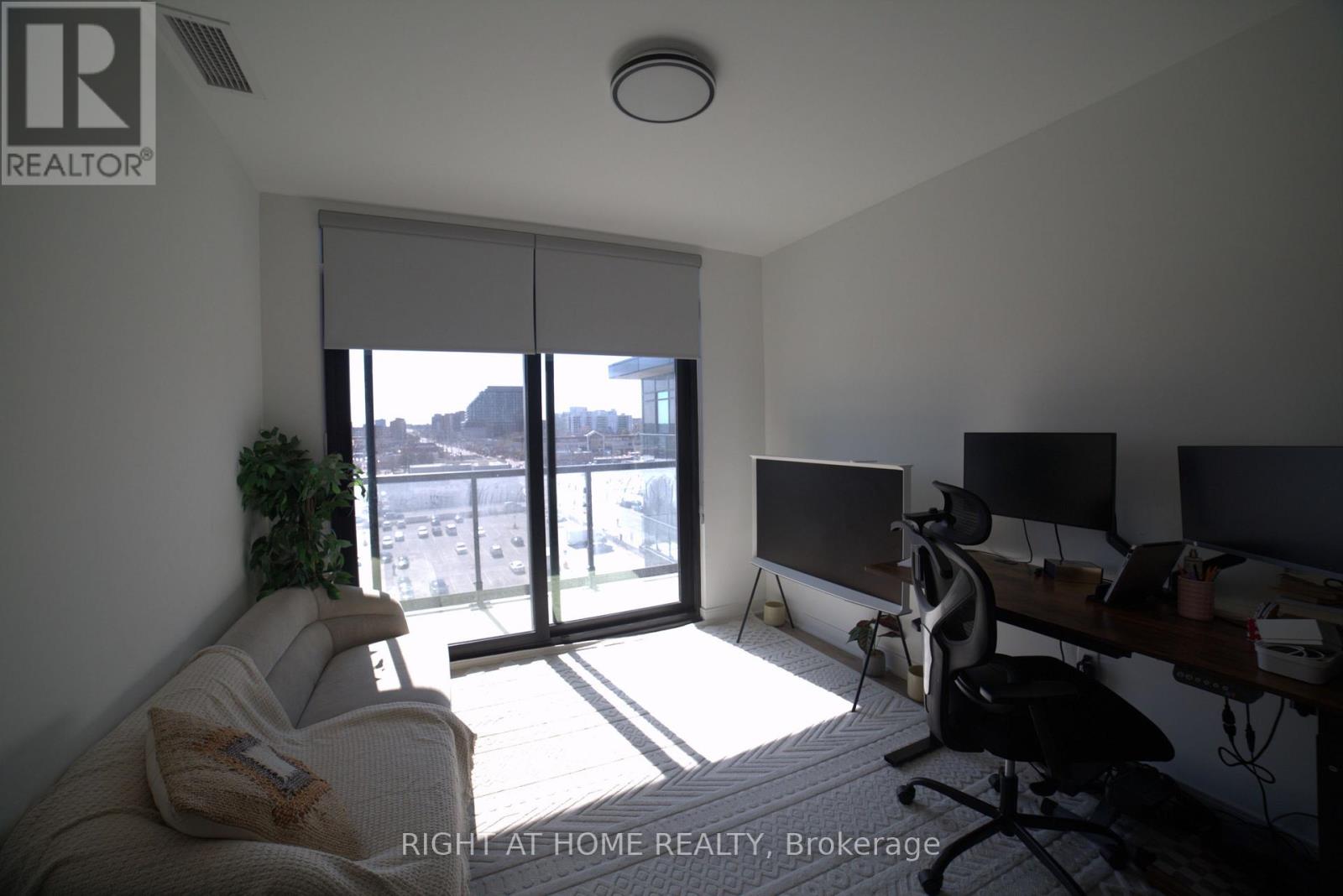 725 - 86 Dundas Street E, Mississauga, Ontario  L5A 0B1 - Photo 5 - W12968710