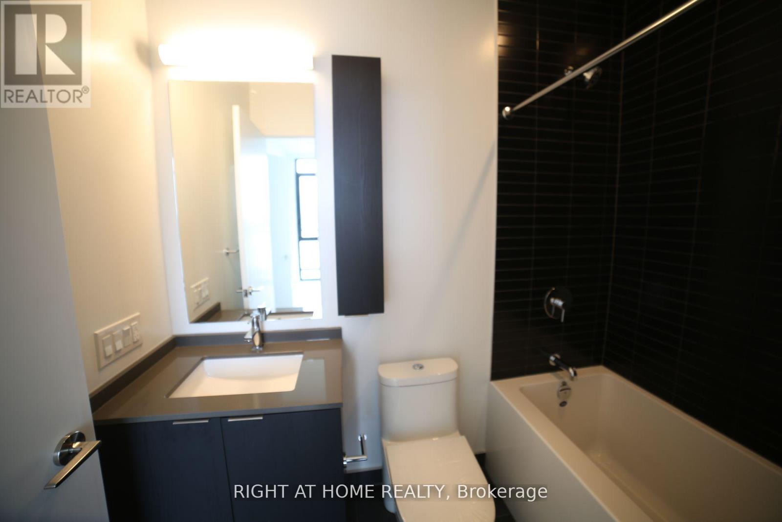 725 - 86 Dundas Street E, Mississauga, Ontario  L5A 0B1 - Photo 8 - W12968710