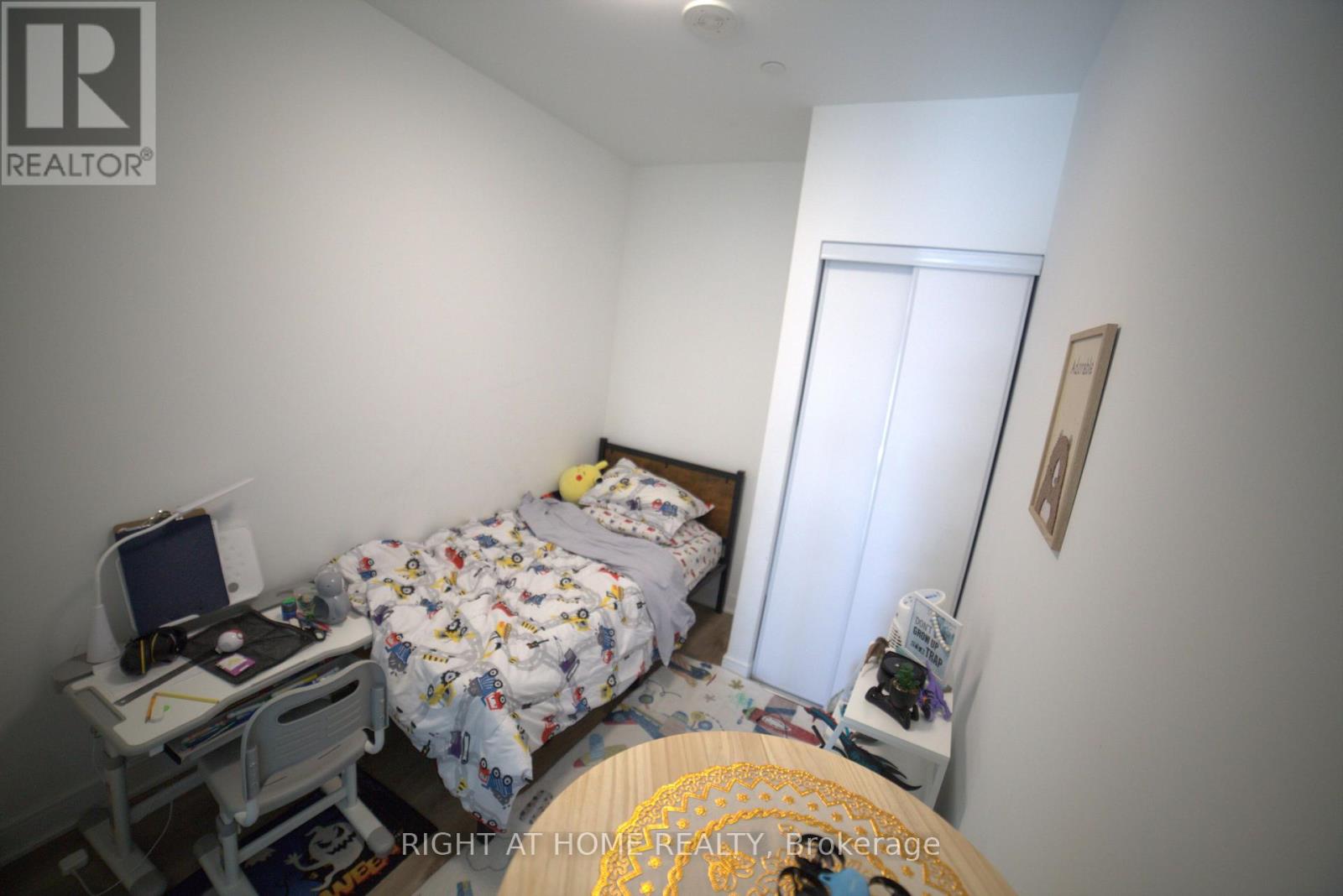 725 - 86 Dundas Street E, Mississauga, Ontario  L5A 0B1 - Photo 9 - W12968710