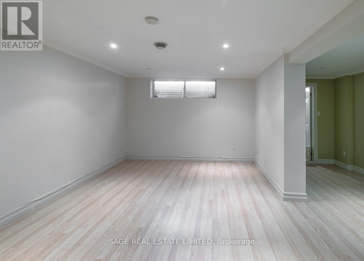 47 Ravensbourne Crescent, Toronto, Ontario  M9A 2A9 - Photo 11 - W12968720