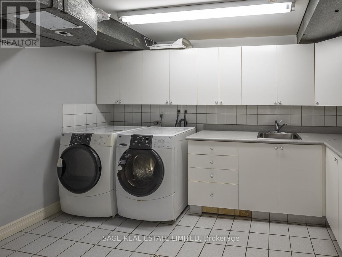 47 Ravensbourne Crescent, Toronto, Ontario  M9A 2A9 - Photo 13 - W12968720