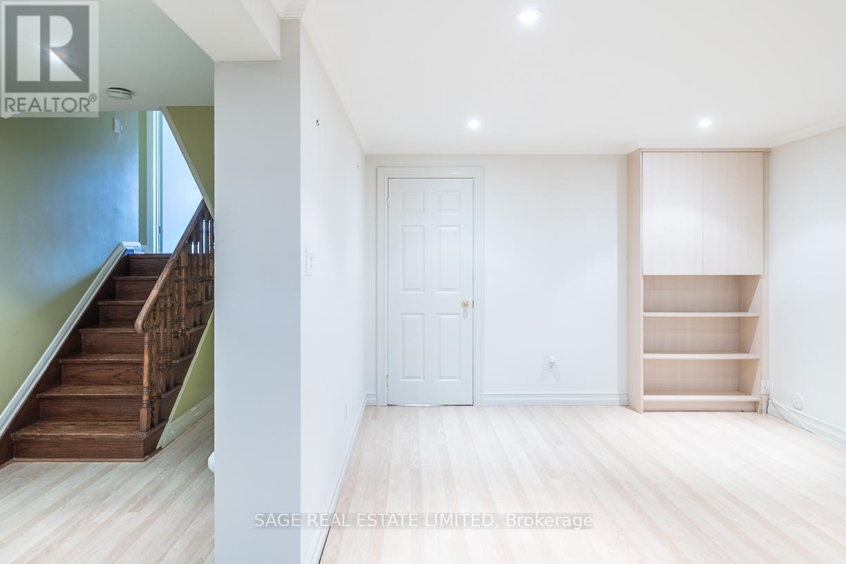 47 Ravensbourne Crescent, Toronto, Ontario  M9A 2A9 - Photo 14 - W12968720