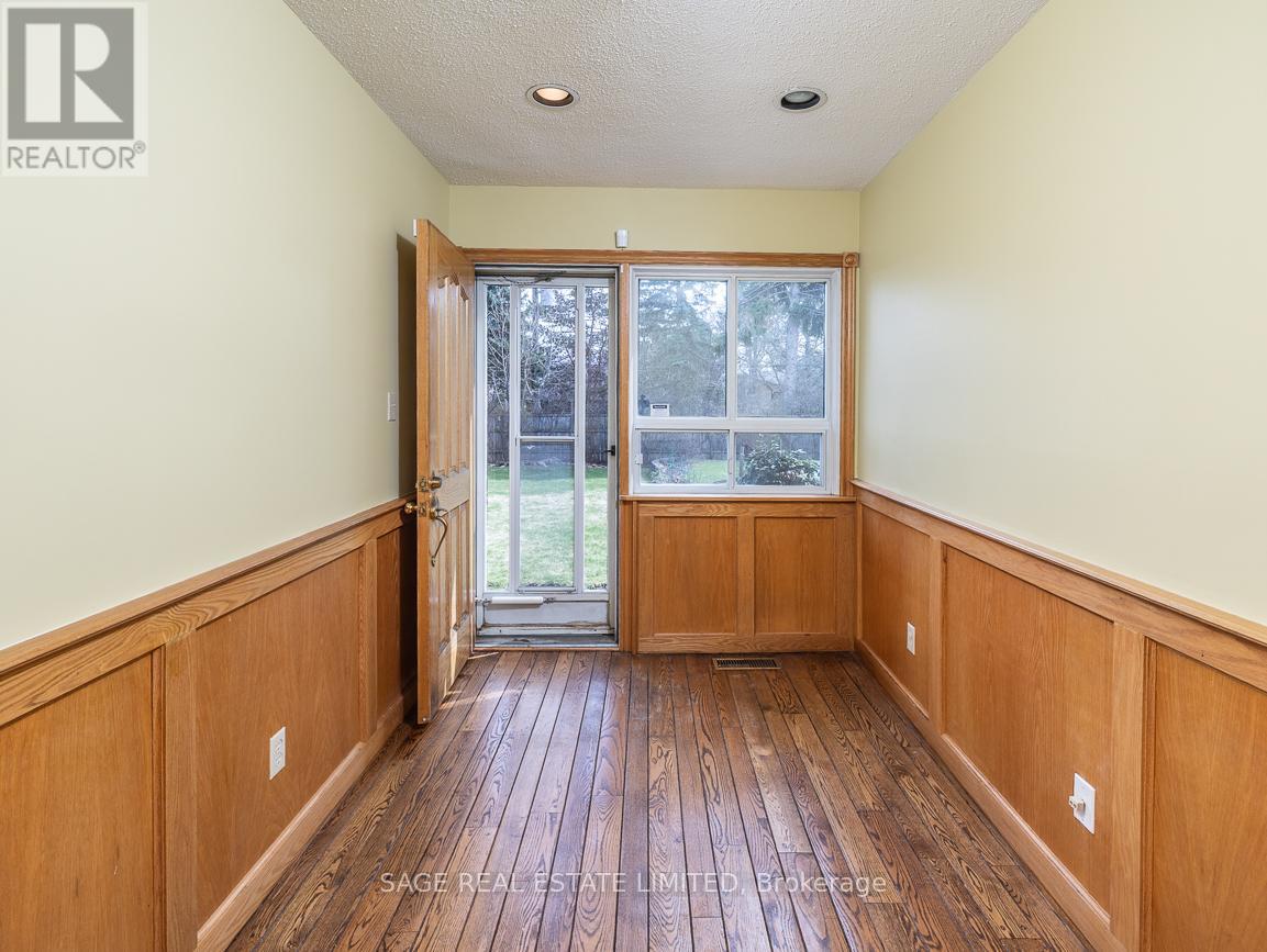 47 Ravensbourne Crescent, Toronto, Ontario  M9A 2A9 - Photo 15 - W12968720