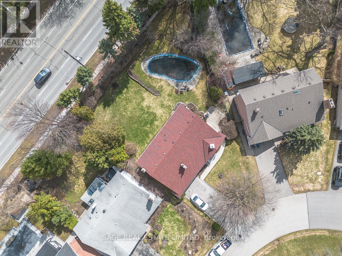 47 Ravensbourne Crescent, Toronto, Ontario  M9A 2A9 - Photo 23 - W12968720