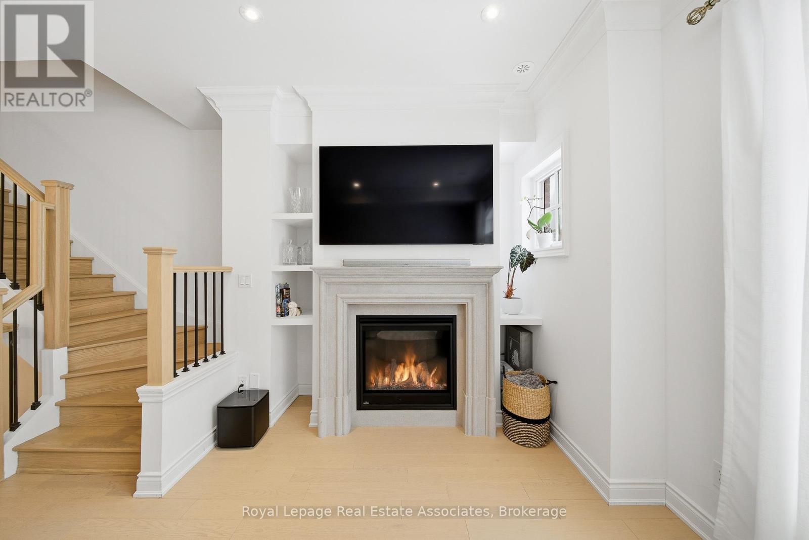 56 - 30 Lunar Crescent, Mississauga, Ontario  L5M 2R5 - Photo 4 - W12968730