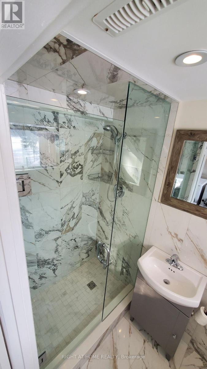 2 - 169 Yorkview Drive, Toronto, Ontario  M2R 1K2 - Photo 8 - C12968762