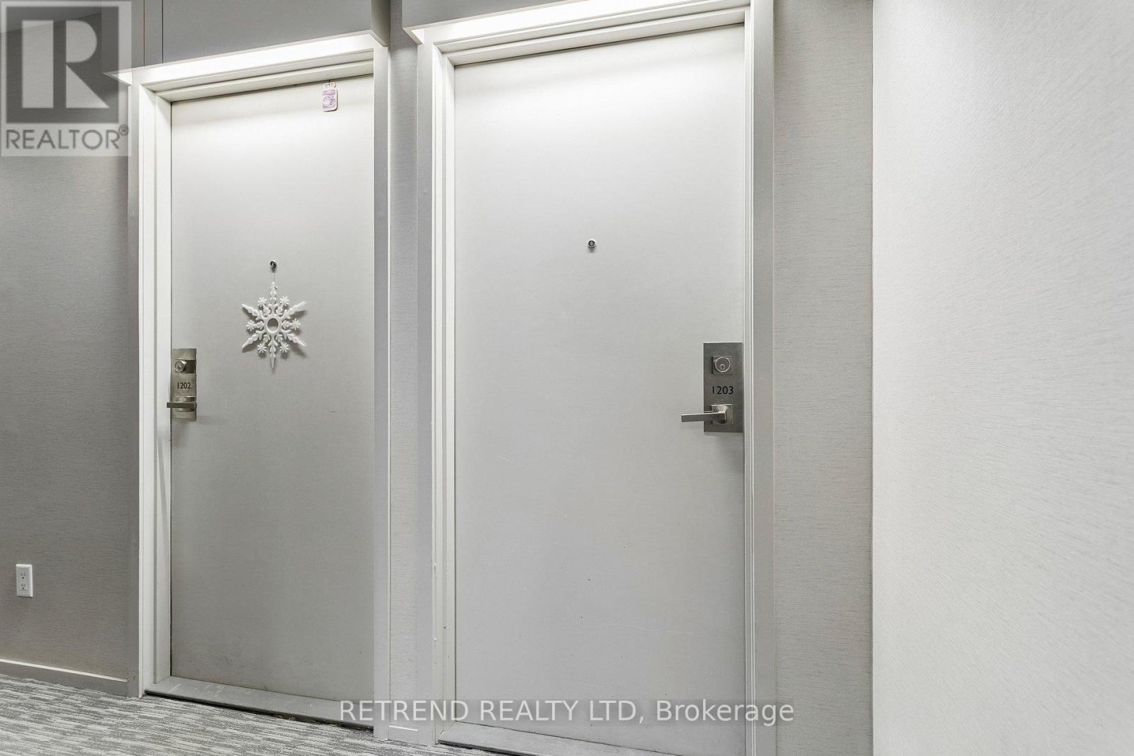 1203 - 101 Peter Street, Toronto, Ontario  M5V 2G9 - Photo 3 - C12968780