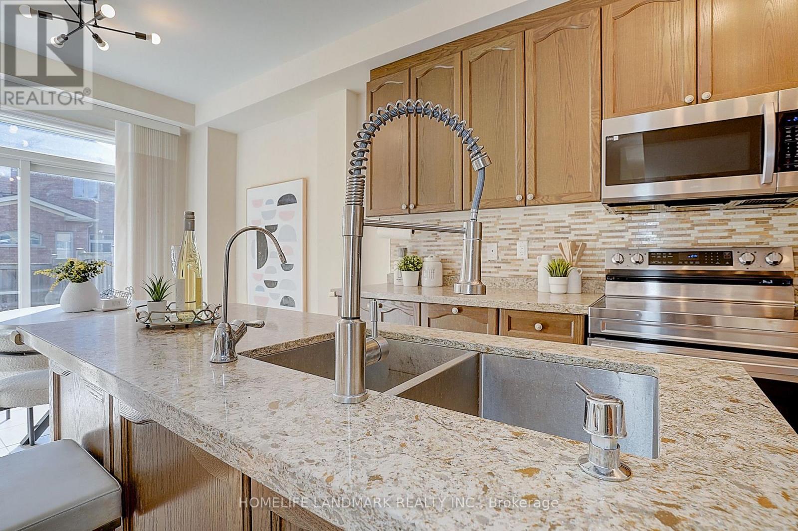 11 Chao Crescent, Richmond Hill, Ontario  L4E 0P4 - Photo 12 - N12968748