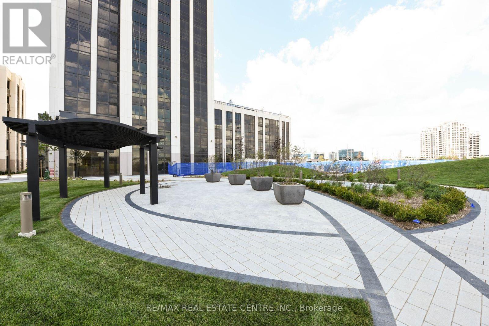 508 - 9075 Jane Street, Vaughan, Ontario  L4K 0L7 - Photo 3 - N12968772